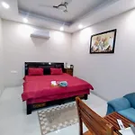 Jasmine Room Comfy Stay Couples & Family Friendly Close To Saket Metro Station