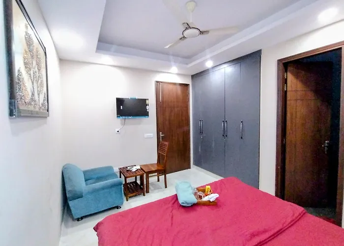 Jasmine Room Comfy Stay Couples & Family Friendly Close To Saket Metro Station