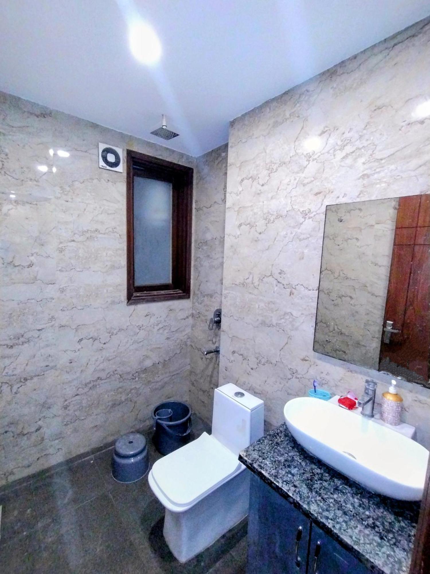 Jasmine Comfy Couples & Family Friendly Close To Saket Metro Station Apartment New Delhi