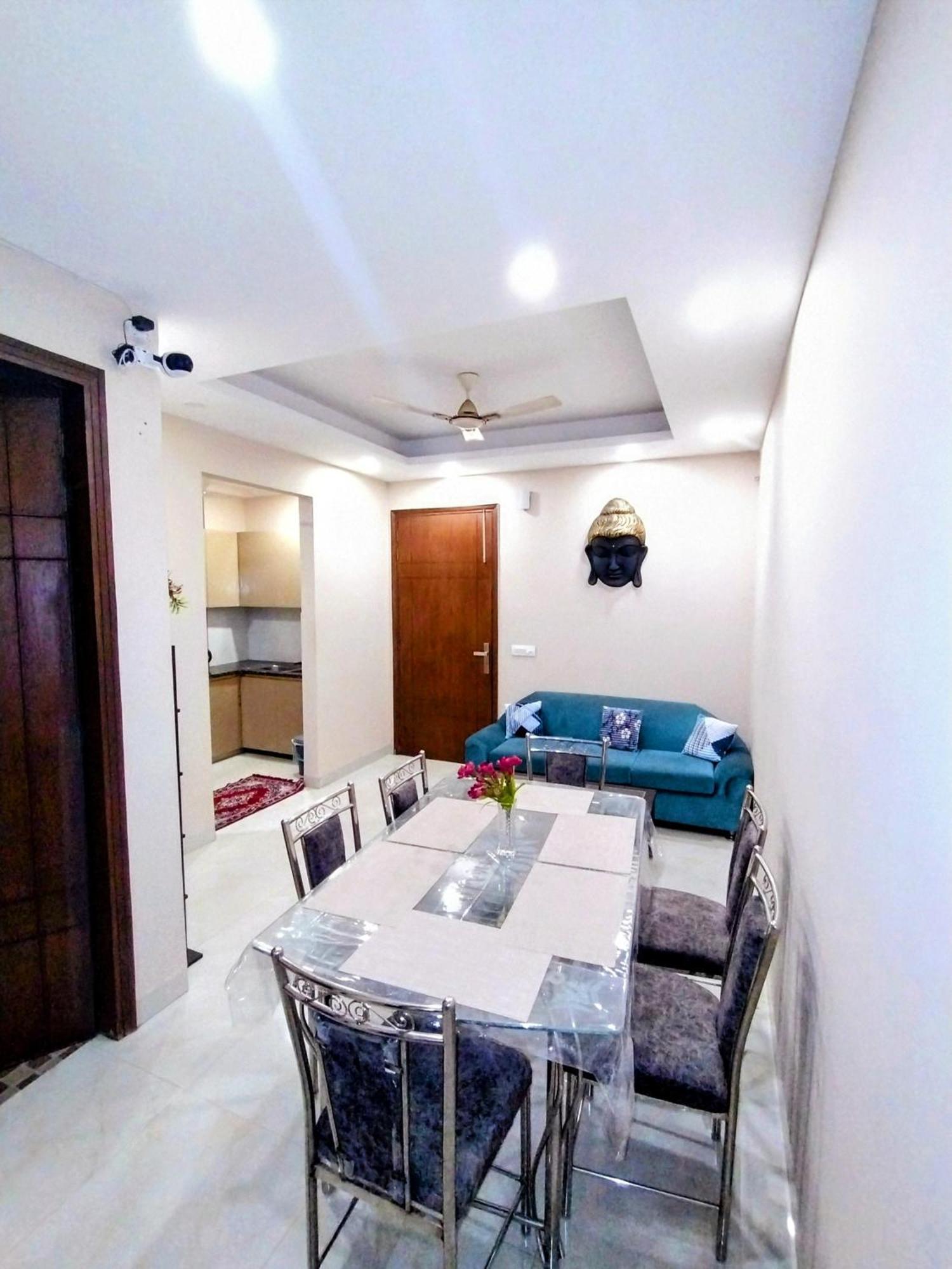 Apartment Jasmine Comfy Couples & Family Friendly Close To Saket Metro Station