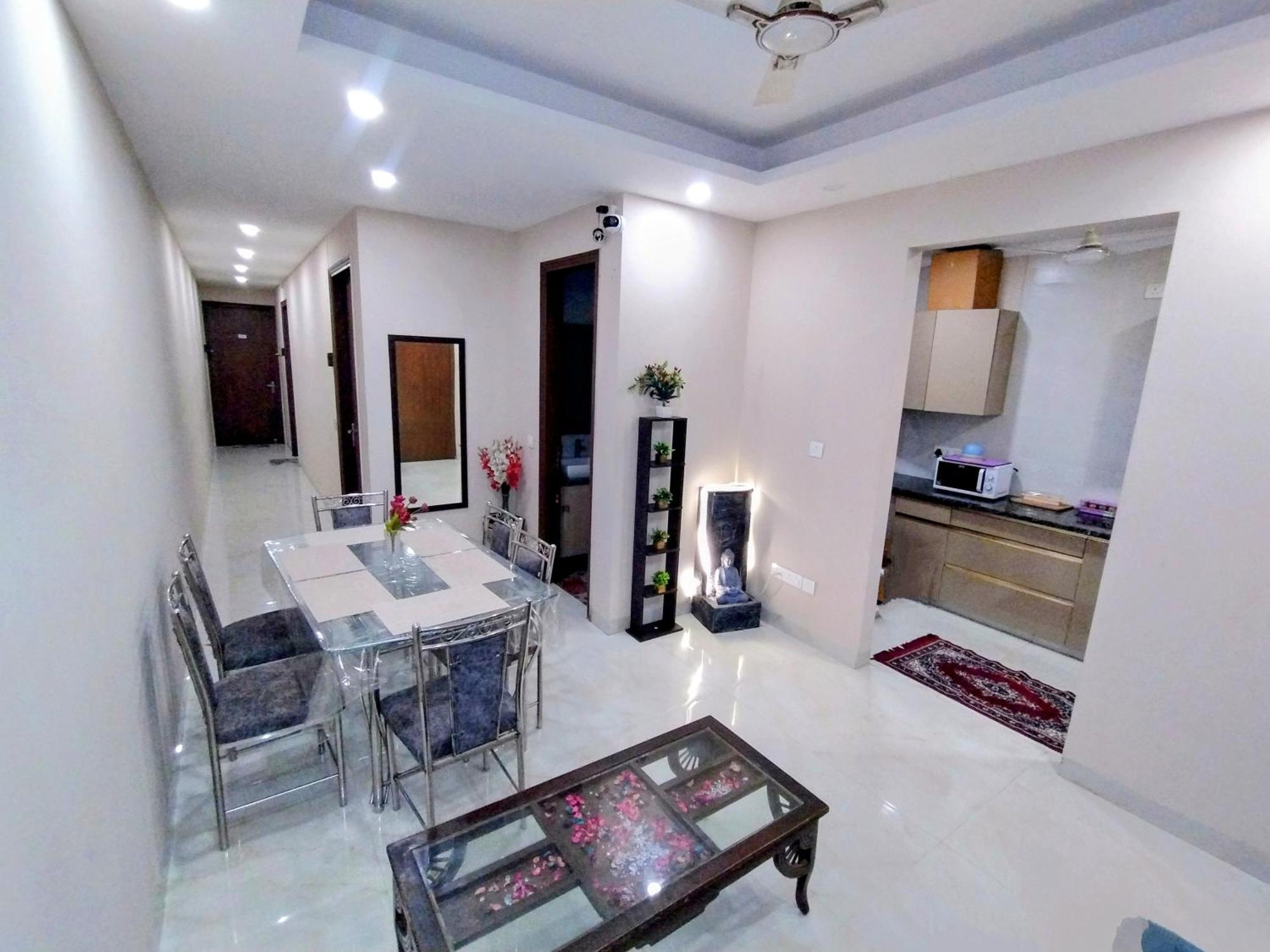 Jasmine Comfy Couples & Family Friendly Close To Saket Metro Station Apartment