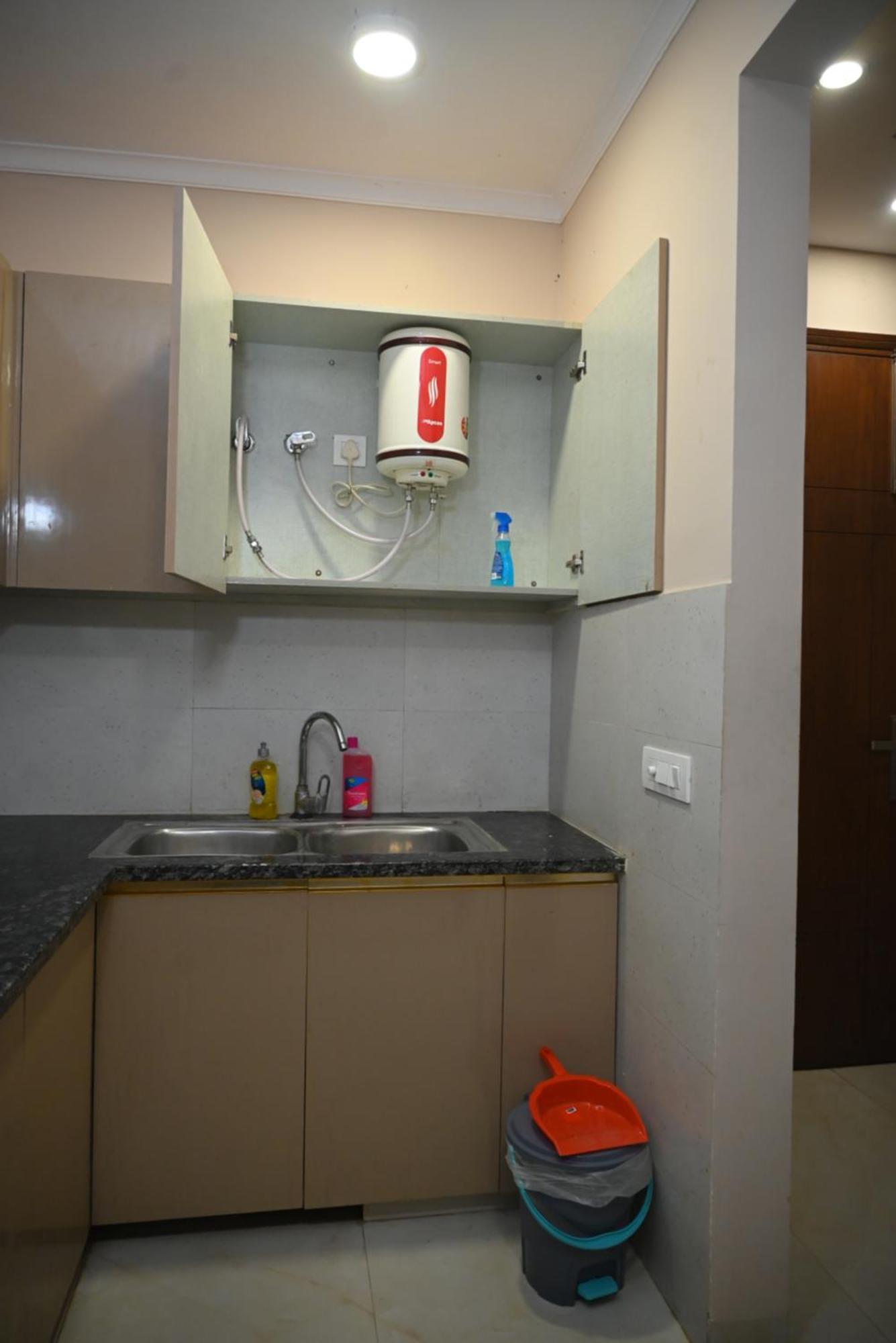 Jasmine Comfy Couples & Family Friendly Close To Saket Metro Station Apartment