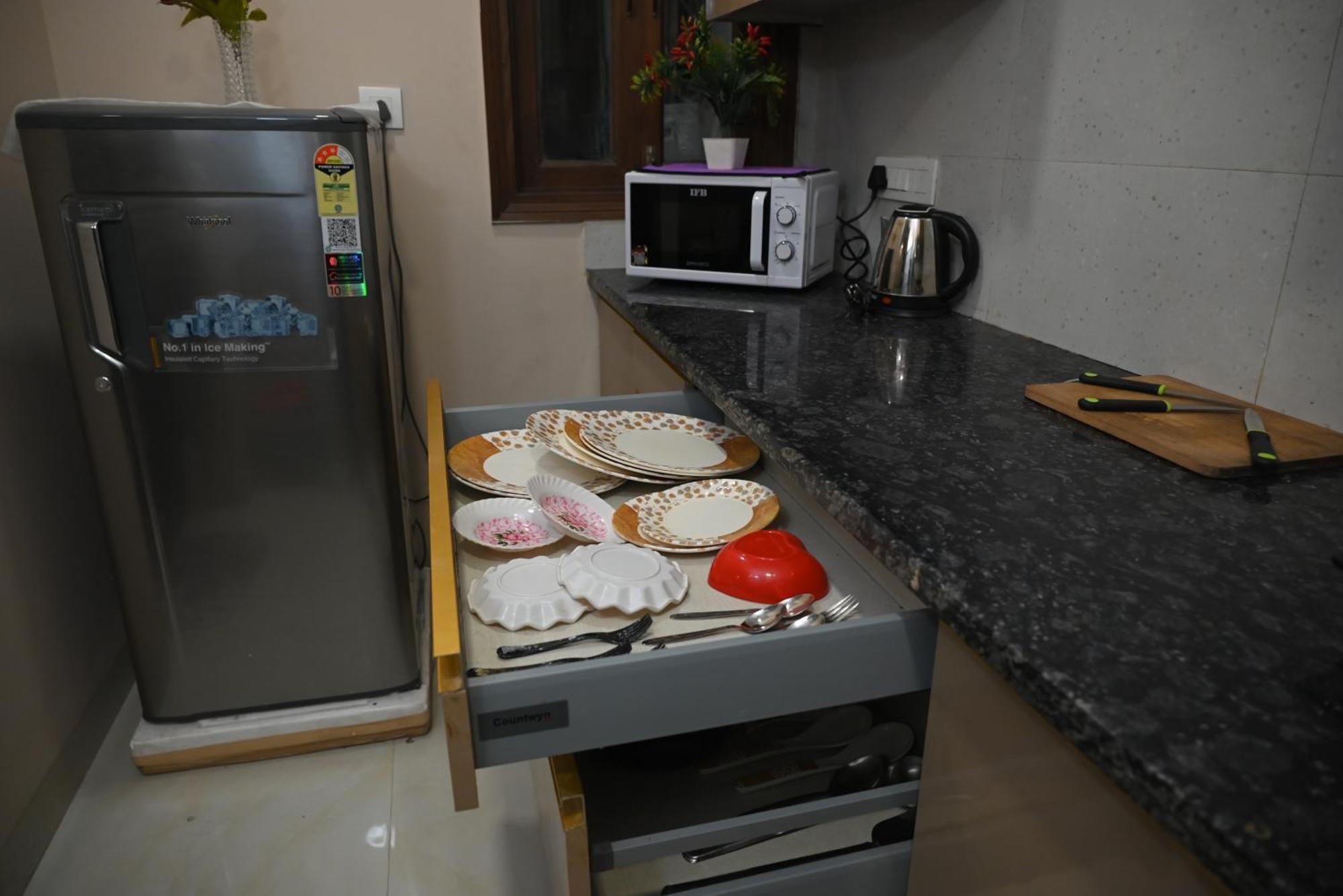 Apartment Jasmine Comfy Couples & Family Friendly Close To Saket Metro Station *